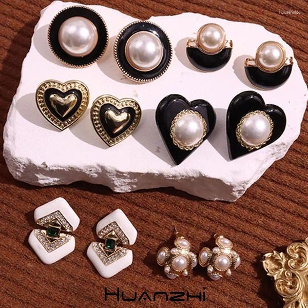 Серьги-гвоздики с черной эмалью, металлическое сердце с жемчугом для женщин и девочек, винтажные элегантные осенне-зимние ювелирные изделия, подарок HUANZI 2024