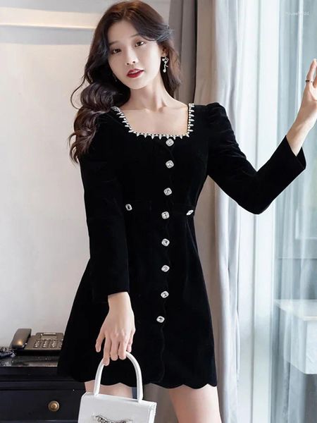 Abiti casual Donna Coreana Vintage Luxury Party Abiti Autunno Inverno Velluto nero Chic Diamanti Abito corto 2024 Elegante aderente Prom