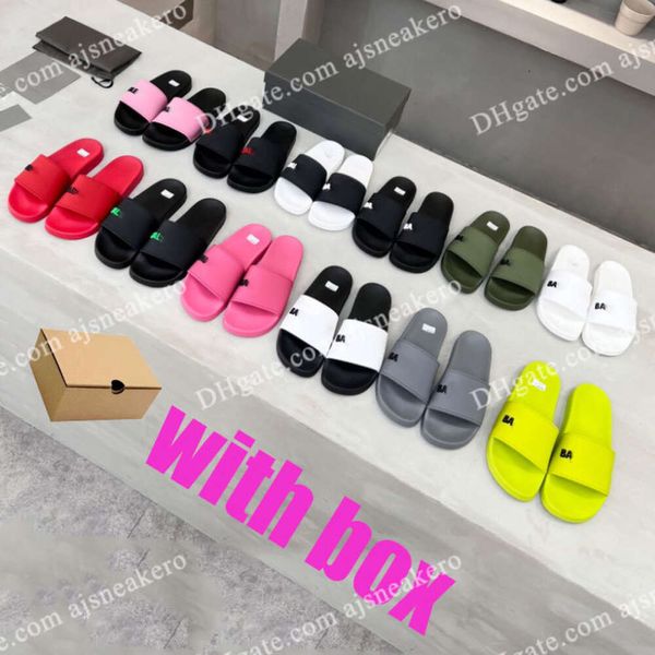 2023 Paris Chinelo Homens Mulheres Sandálias de Verão Preto Verde Branco Vermelho Rosa Amarelo Letras Sapatos Casuais Borracha Praia Flat Flip Flops Sapatos Flats Mocassins com Caixa