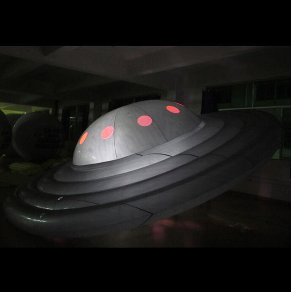 vendita all'ingrosso Palloncino UFO gonfiabile gigante grigio con luci a led, disco volante ermetico per appendere la decorazione della parata pubblicitaria