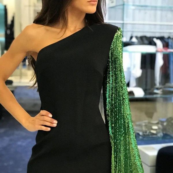 Abiti casual 2024 Primavera Autunno Abbigliamento donna Cuciture con paillettes verdi Moda Abito attillato nero con una spalla