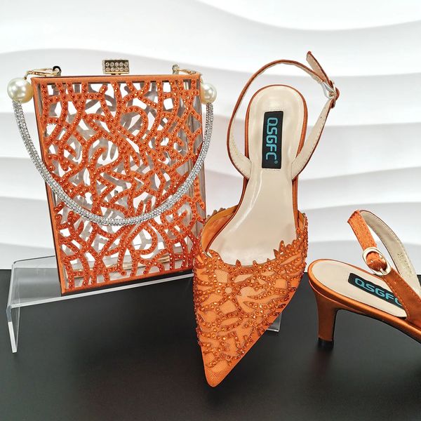 Qsgfc elegante e bonito laranja coral oco com a mesma cor pequeno strass decoração festa sapatos femininos e bolsa 240129