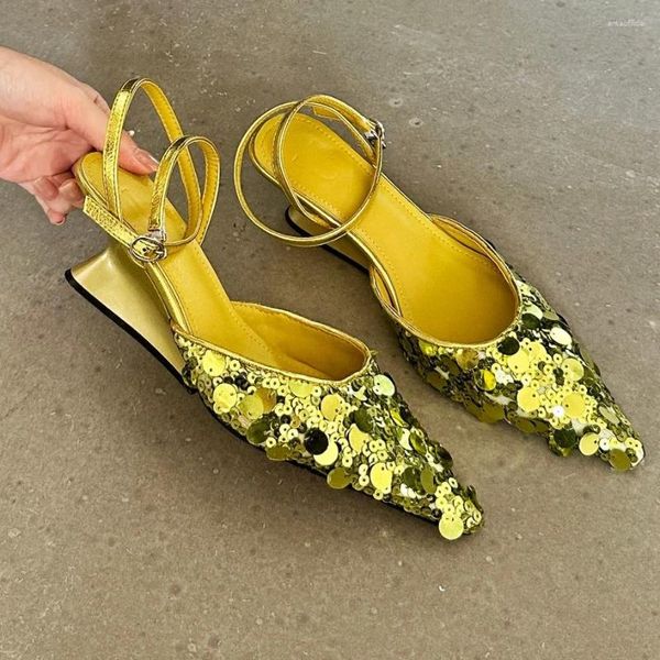 Elbise ayakkabı payetleri lüks kama yüksek topuklu kadınlar pompalar sivri tasarımcı sandalet ayak bileği kayışları altın gümüş parıltı moda parti