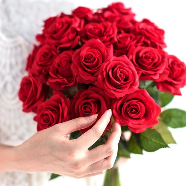 10 adet çok kırmızı gül yapay çiçek gerçek dokunuş lateks çiçekler sahte silikon sahte buket dekorasyon ev düğün partisi 240131