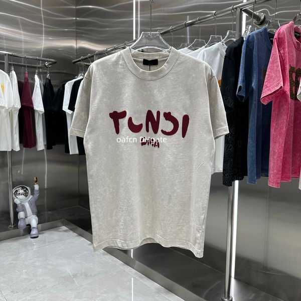 24SS Erkek Tişört, İtalyan Paris Paris High Street Moda Tasarımcısı T-Shirt, Yaz Nefes Alabası, Kar Tanesi Asidi Yıkama, Kısa Knapıtlı T-Shirt Floking Partikülünü kullandı