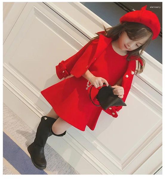 Set di abbigliamento 2024 Set per bambini autunno Ragazza Versione coreana di gilet Gonna Giacca di lana Cappello Tre pezzi Abiti di moda per feste