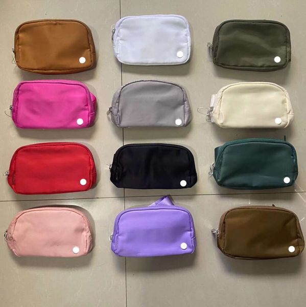 bolsa de cinto lu Novos modelos oficiais femininos cintura esportiva peito mensageiro ao ar livre Capacidade 1L com etiqueta de silicone de atualização de marca e versão de carta de pelúcia