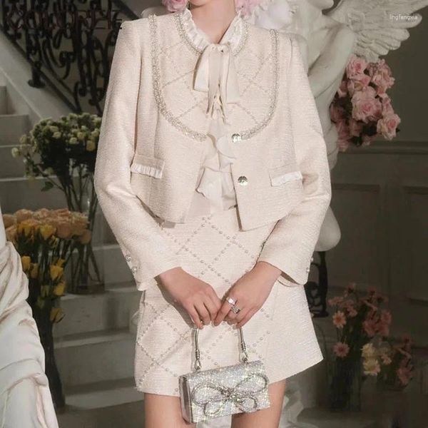 Abiti da lavoro di lusso Perle che bordano giacca e gonna di tweed Set da 2 pezzi Vestito da donna 2024 Autunno Inverno Abbigliamento moda coreana