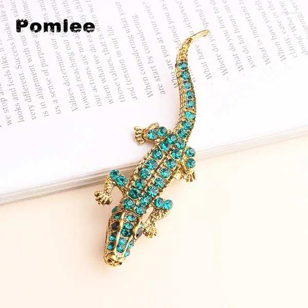 Spille Pomlee Coccodrillo strass verde per le donne Vivid Aniamal Pin Vintage Moving Lizard Buon regalo di Natale