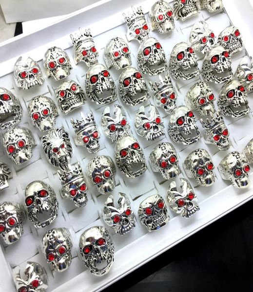 Ganze 20 Stück Mix Red Eye Skull versilbert Totenkopfmuster Ringe Schmuck Fingerring Punk Biker Fashion2764140