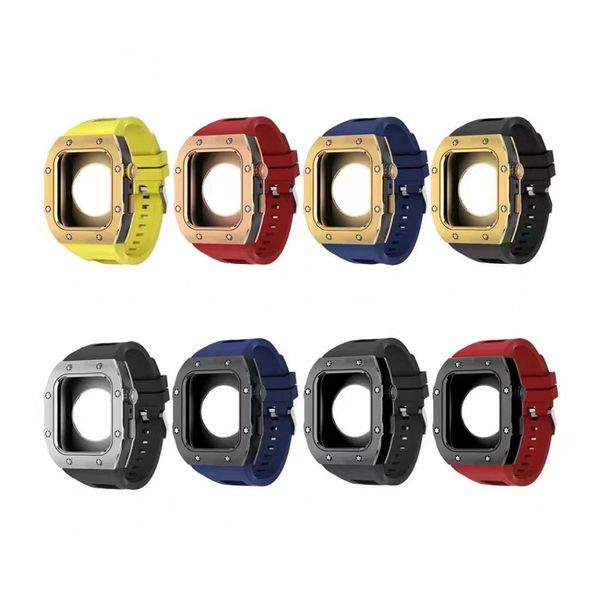 Correias de pulseira inteligente Capa de liga de armadura com kit de pulseira de silicone Caso integrado Pulseira Smartwatch para Apple IWatch Bands 8 7 Watch Series 6 SE 5 4 44mm Gold