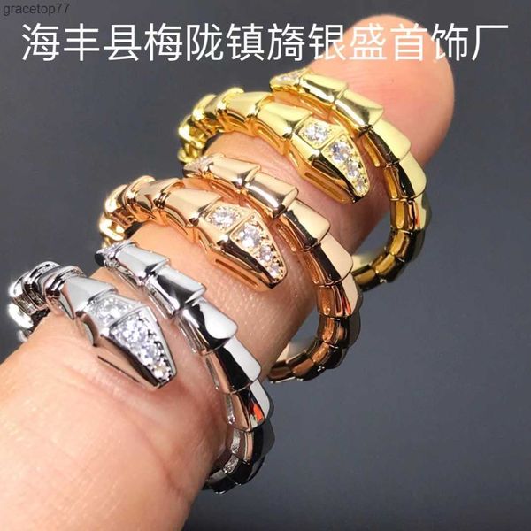 Luxuriöse Schmuck-Bandringe Fengxin-förmiger offener Baojia-Schlangenknochen-Damen-Trendy- und Göttinnen-Stil Farbloser Ring Tbko