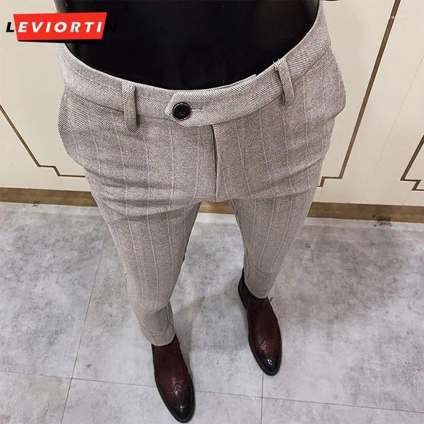 Abiti da uomo Pantaloni da abito slim in lana a righe per abiti da lavoro Casual Gamba piccola Versatile versione coreana Trend