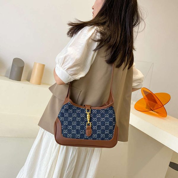 Nuova borsa a bastone francese in denim sotto le ascelle, borsa a tracolla a tracolla da donna di tendenza vintage 2024 Sconto del 78% nel negozio all'ingrosso