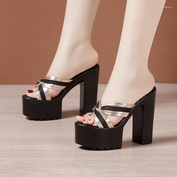 Pantofole 14 centimetri di piccola dimensione 32-43 fondo spesso grosso scarpe con plateau estate 2024 donna striscia blocco tacchi alti modello diapositive