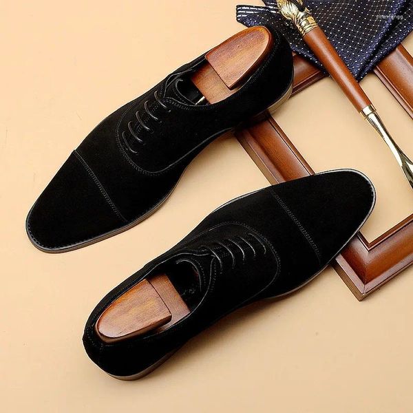 Sapatos sociais masculinos de negócios casuais de couro de três articulações na moda