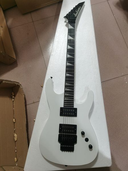 Weiße profilierte E-Gitarre von Jack Daniels, schwarze elektronische Hardware, Palisandergriffbrett, Floyd Rose Tremolo, auf Lager