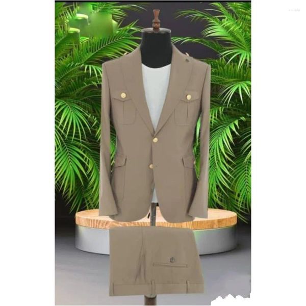 Abiti da uomo Tasca Design Uomo Risvolto con visiera Safari Costume Homme Smoking Sposo Matrimonio Prom Blazer Set 2 pezzi Giacca su misura Pantalone