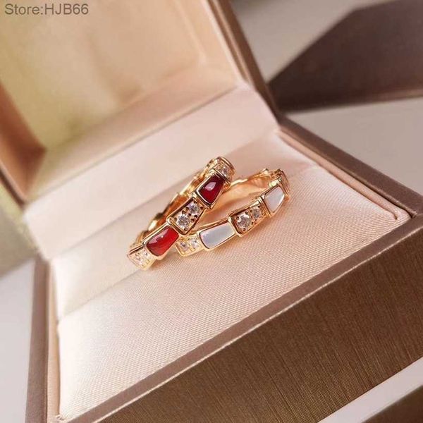 Vdkw luxo jóias banda anéis baojia cobra osso 925 prata esterlina banhado 18k ouro natural branco fritillaria vermelho ágata anel de diamante kh2j
