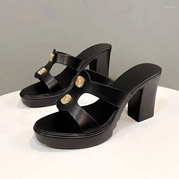 Pantofole da donna tacchi alti scarpe eleganti estive sandali 2024 designer di qualità tinta unita all'aperto spiaggia da donna