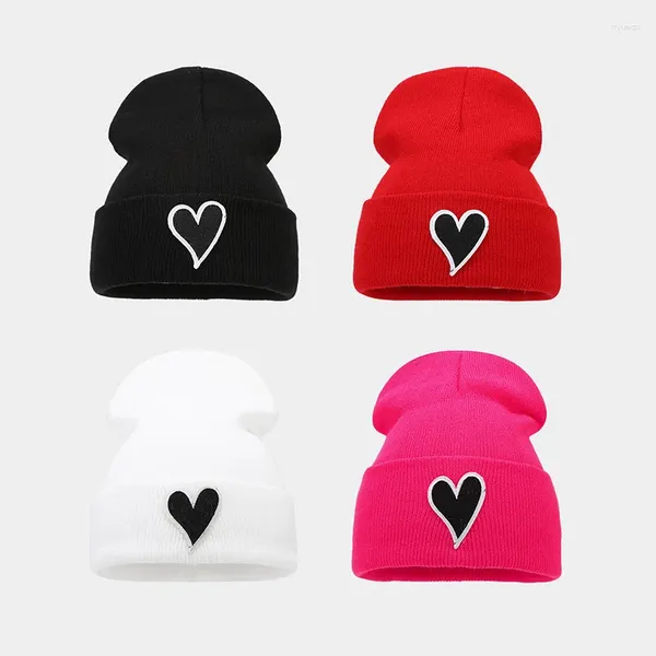 Berets Paar Hut Einfache Liebe Herz Patch Gestrickte Kappen Männer Frauen Mode Warme Hüte Valentinstag Persönlichkeit Gekräuselte Kappe Unisex beanie