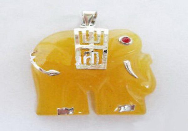 Collana e ciondolo con elefante placcato in oro bianco con occhi di rubino in giada gialla intera3665404