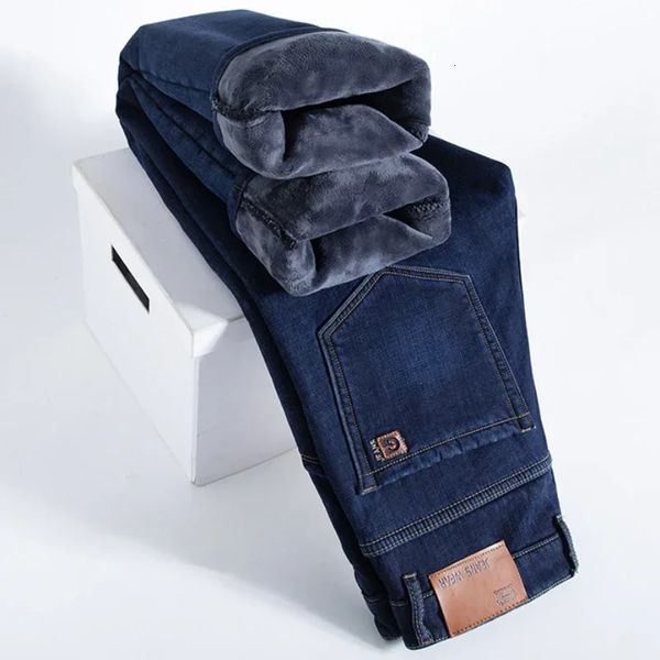 2024 inverno masculino quente magro jeans engrossado estiramento lã reta jeans de lã preto azul negócios casual moda calças 240124