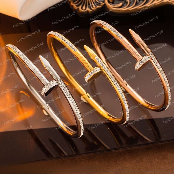 Braccialetti per unghie con zirconi micro intarsiati personalizzati per braccialetto aperto dal design avanzato stile piccola folla leggera da donna