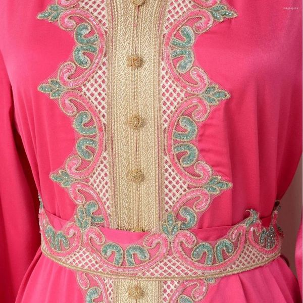 Abbigliamento etnico Caftano Abaya per le donne Musulmane Dubai Arabo Tessuto Abito ricamato Perline Abito morbido con cintura Scollo a V Decal maniche lunghe