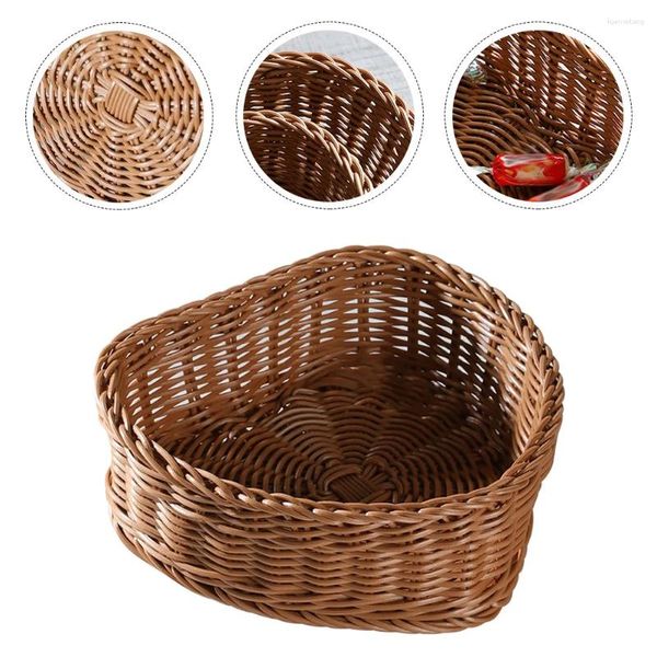 Conjuntos de louças Bandeja de armazenamento em forma de coração Simulado Rattan Cesta Casa Imitação Decoração de mesa de plástico