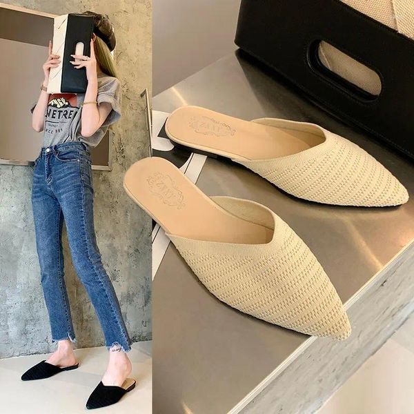 Chinelos mulheres verão apontou toe sapatos pantofle baixo luxo slides fretwork saltos capa 2024 designer de borracha madura moda fabr