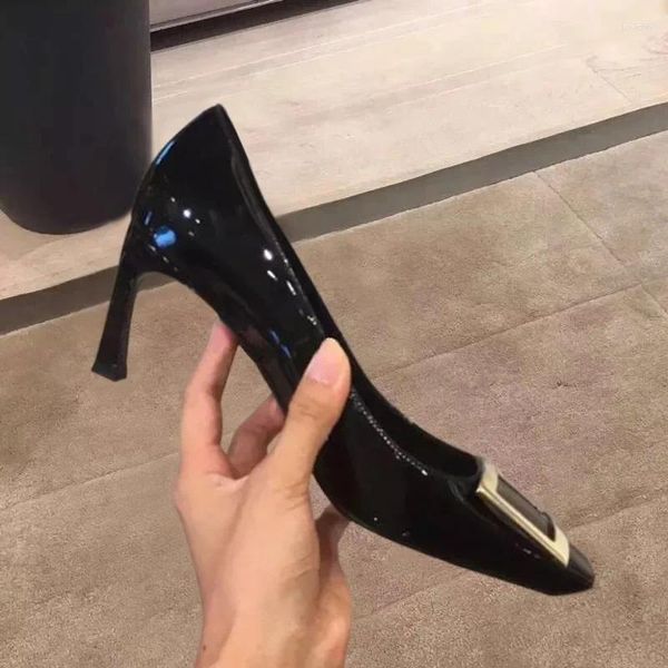 Scarpe eleganti con tacco alto da donna, fibbia quadrata sottile, banane singole