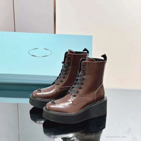 As melhores botas de moda de couro genuíno femininas clássicas de salto cunha com cadarço botas de trabalho de luxo designer bota triângulo lantejoulas sola grossa casual cabeça redonda meia bota