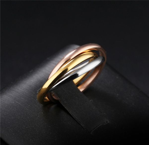 Classico creativo Trinity Fashion Ring Tre avvolgimenti Women039s Acciaio inossidabile 3 colori Rolling Wedding Band s3580632