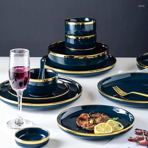 Тарелки Классический скандинавский набор костяного фарфора Темно-синяя столовая посуда Сервировочная кухонная тарелка для десерта Посуда с золотым краем Фарфор Розовый