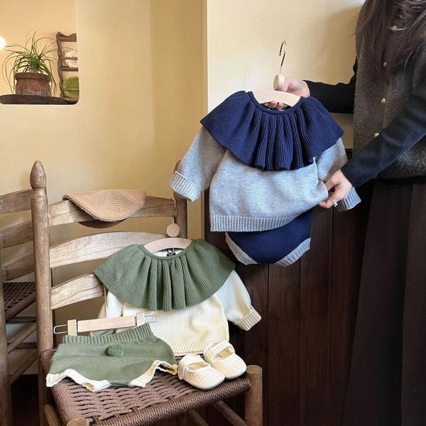 Set di abbigliamento Maglieria per ragazze coreane per bambini Primavera Autunno Baby Color Blocking Pantaloncini maglione con colletto a foglia di loto Due pezzi