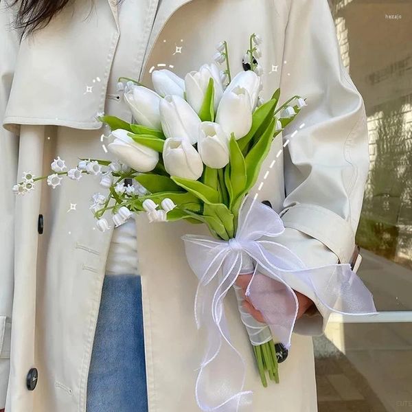 Fiori decorativi nel fiore artificiale del mughetto Realistico finto bouquet da sposa bianco Decorazione della festa nuziale all'ingrosso