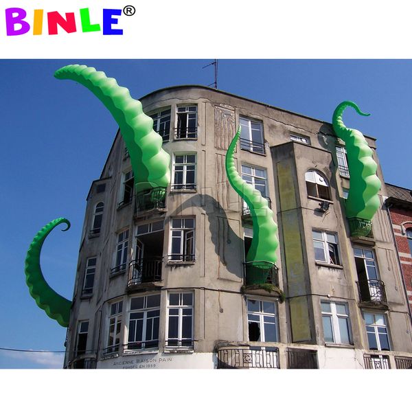 Großhandel Kunstskulptur Grüne aufblasbare Oktopus-Tentakel 6 mH (20 Fuß) mit Gebläse Riesige Oktopuss-Armfüße Dach- und Wanddekoration für Halloween