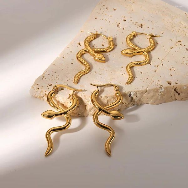 Orecchini a cerchio Elegante unico serpente in acciaio inossidabile Dichiarazione insolita Pvd Colore oro Texture Fascino impermeabile Gioielli da donna