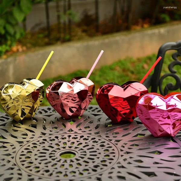 Su Şişeleri Özel şekilli bardak yaratıcı kalp şeklinde plastik saman 520 Aşk Sevgililer Günü