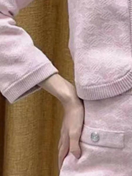 Giacche da donna Set da donna in maglia jacquard con logo Rosa Giacca monopetto a maniche lunghe a maniche lunghe Pullover con o-collo e minigonna a trapezio