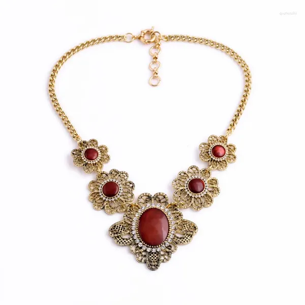 Gargantilha na moda design profissional jóias resina liga de zinco cor ouro retro gravado flor vermelho pedra colar
