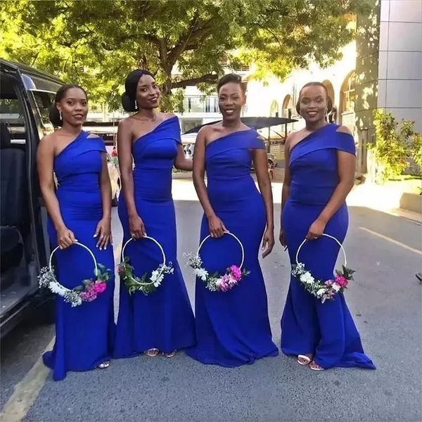 2024 Royal Blue Sirena Abiti da damigella d'onore Una spalla Lunghezza pavimento Satin Beach Plus Size Abiti da sposa per ospiti Abiti da sera formali su misura