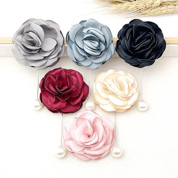 Broches coreano design de moda artesanal flor de seda broche pérola camélia pinos mulher verão diário colthes botão anti deslizamento pequeno trinket