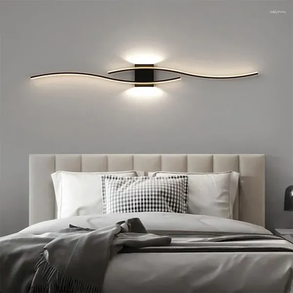 Lampade da parete Lampada moderna a strisce LED Lampada a doppia curva Lampada con telecomando Decorazione da comodino Applique in oro nero Soggiorno Camera da letto Fixtu