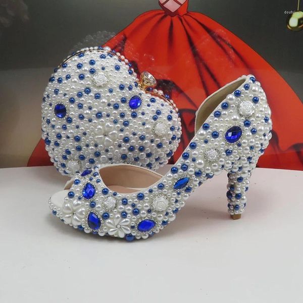 Elbise ayakkabıları moda beyaz mavi inci düğün el çantası gelinin yüksek topuklu moda ve set balık ağız ayakkabı ile eşleştirildi