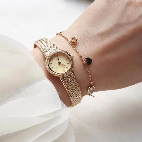 Relógios de pulso Artesanato Medieval 2024 Quartzo Relógio Feminino Estilo Vintage Metal Tecido Fita Presente Luxuoso para Amantes