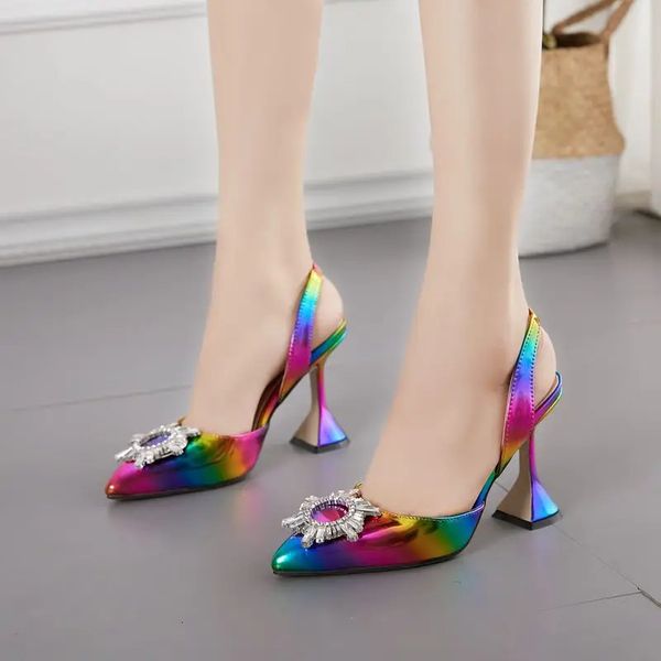 Sandálias femininas de cor arco-íris, elegante, bico ponteagudo, estilo sol, strass, sapatos de salto alto, capinação, salto alto, dropshipping 240119