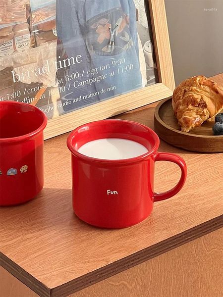 Kahve kapları 260ml kırmızı seramik kupa basit mektuplar fincan sevimli ev kahvaltı sütü içecek hediyesi