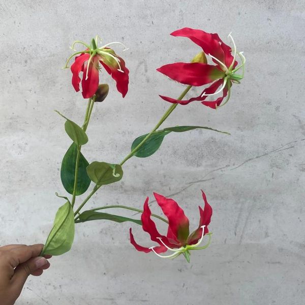 Dekoratif Çiçekler 5 PCS Yapay Gloriosa Alev Zambak İplik Çiçek Düğün Salonu Düzenlemesi Çiçek Tatil Ev Partisi Zemin Dekor Zambakları